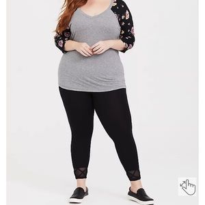 BLACK LATTICE CROP LEGGING size 1 from Torrid